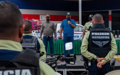 Alcalde Rafael Ramírez Colina entregó uniformes e implementos a la División Motorizada de Polimaracaibo