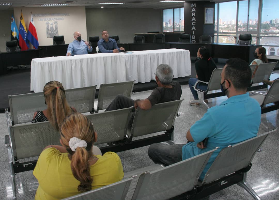 Reunión en el Consejo Municipal de Maracaibo para reforma de SEDEMAT